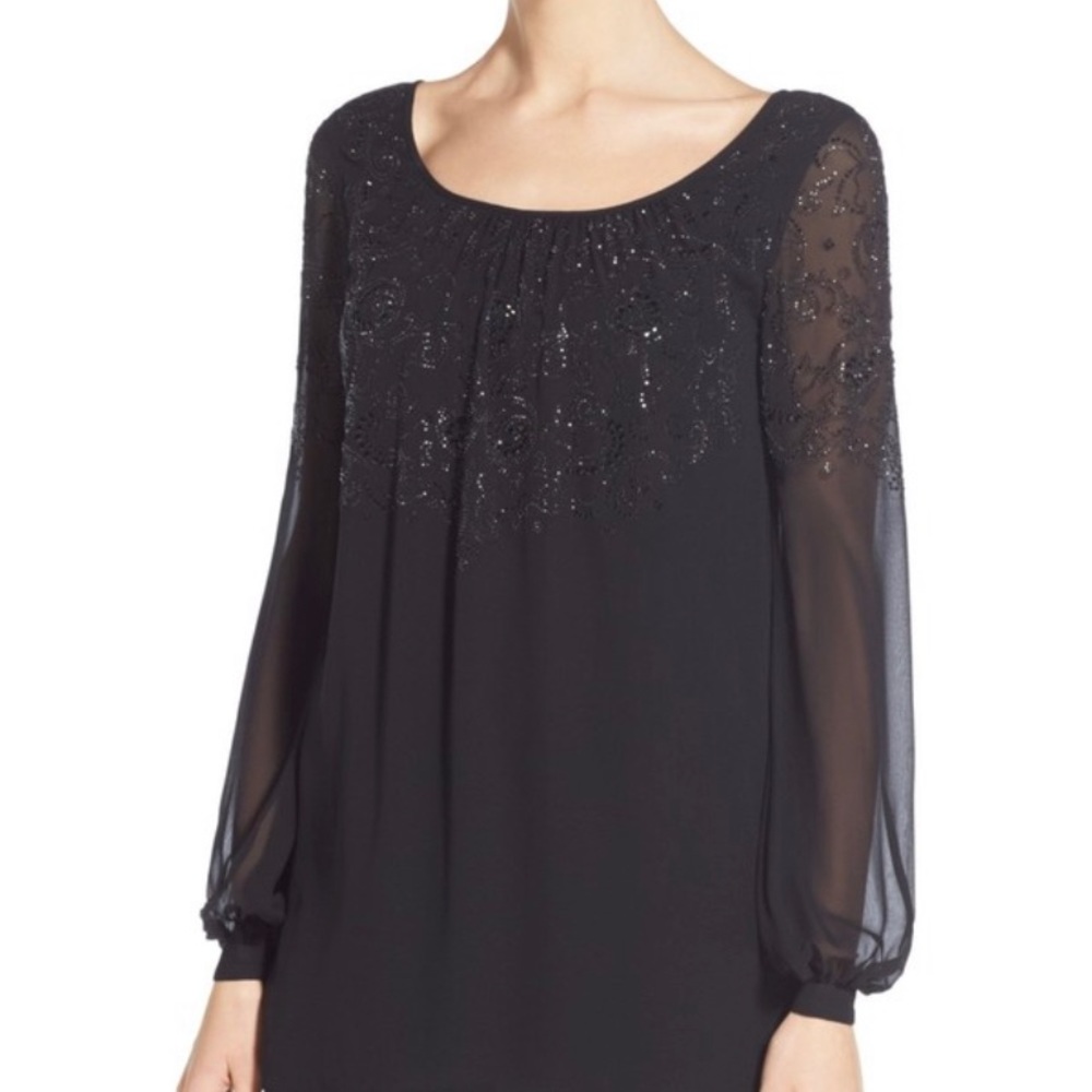 ST. JOHN beautifully detailed blouse